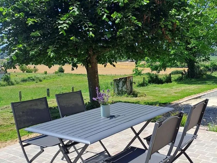 Maison de campagne rénovée avec terrasse, 3 chambres et équipement moderne, au cœur des collines du Perche - Image 1