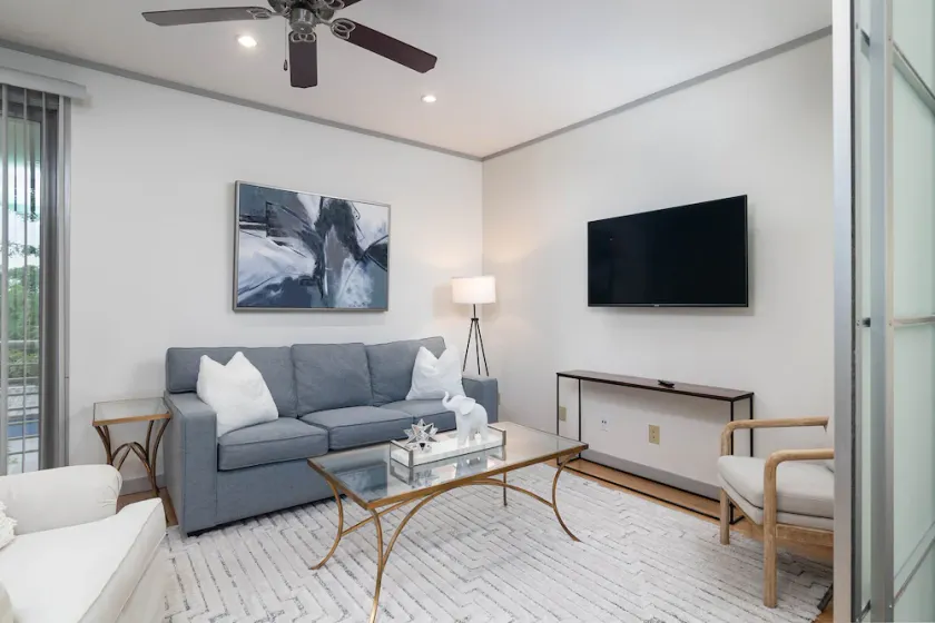 Modern Luxury Downtown Condo - Image 1