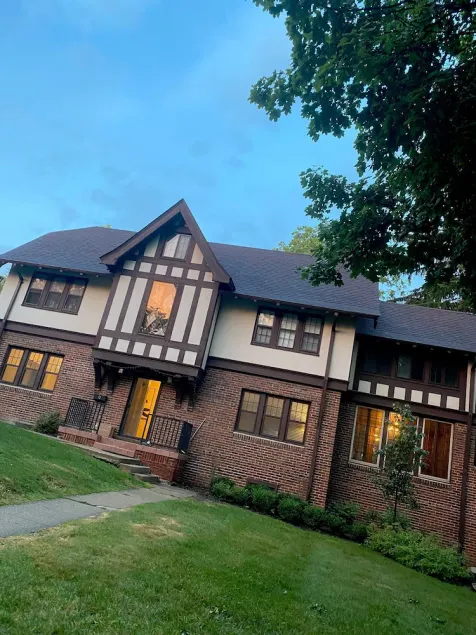 Walk to Big House, campus-bars-restaurants. Fully renovated & HUGE.  Sleeps 20. - Image 1