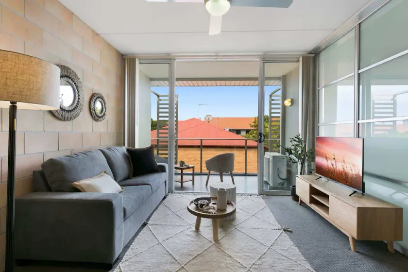 Sleek Apartment with Pool and Rooftop Terrace - Image 1