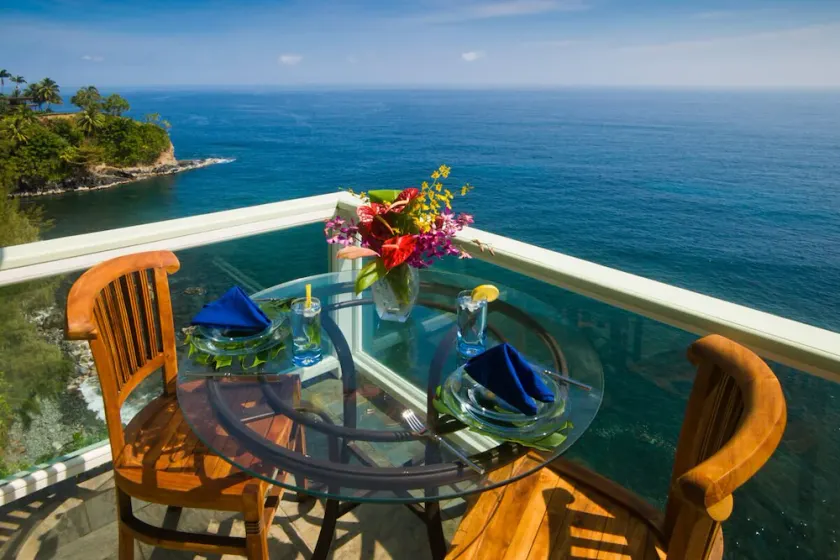 Stunning, majestic, oceanfront location, with stunning view and air conditioning - Image 1