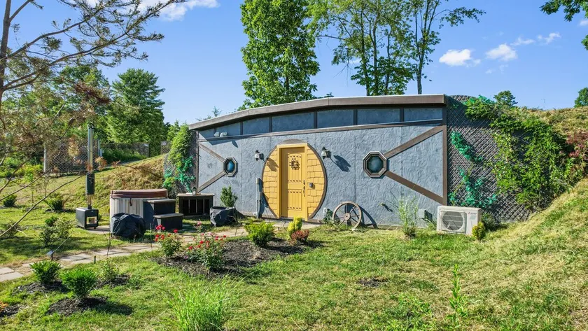 Rustic Hobbit Inspired Hocking Hills State Park 3 mi away Hot Tub Pet Friendly  - Image 1