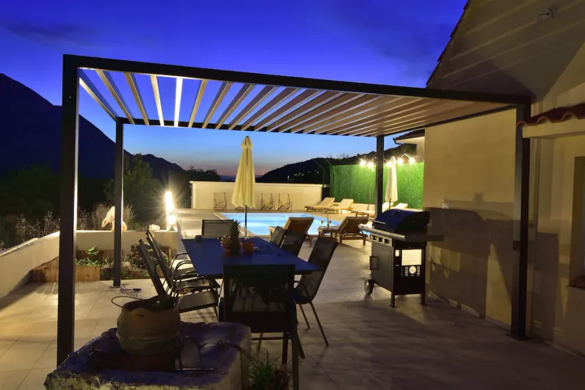 Traditional stone house - 10 mins from the beach with private pool - Image 1
