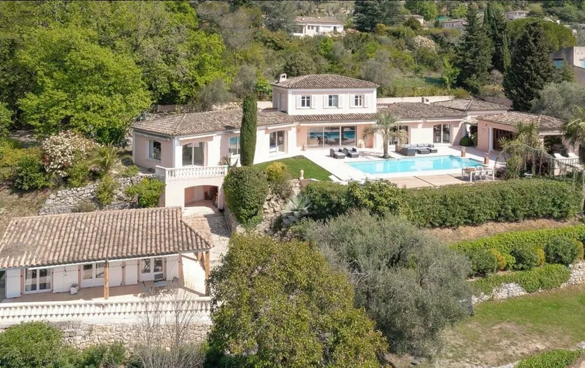Charming 6-bedroom villa - Image 1