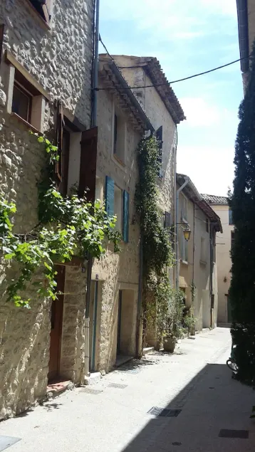La Petite Maison Bleue Cœur du Village de Buis-les-baronnies 4 Personnes - Image 1