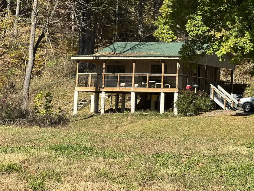Secluded Couple’s one bedroom creek view cabin on Craigs Creek in Oriskany Va. - Image 1