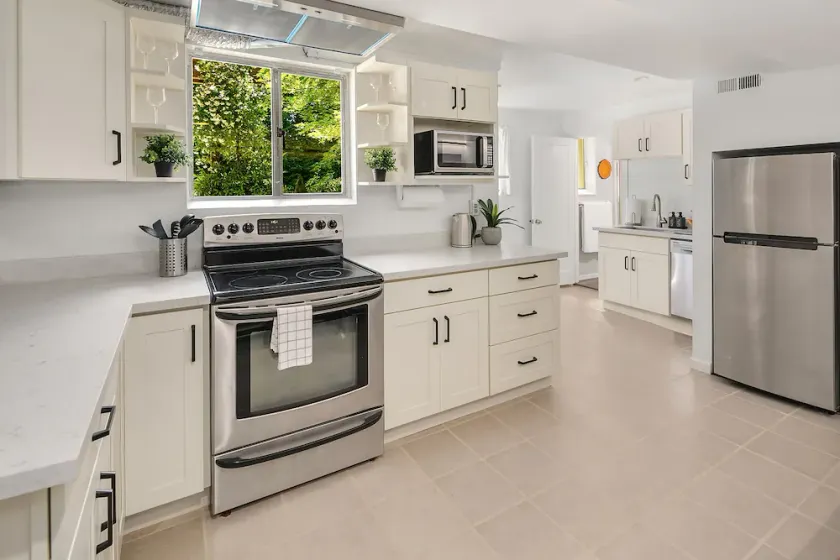 Forest Apartment - Free Parking - Fast WIFI - AC - Image 1