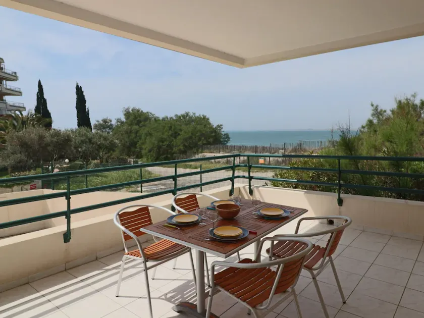 Spacious 60m² rated 3 stars, sea view terrace, near the beach - Image 1