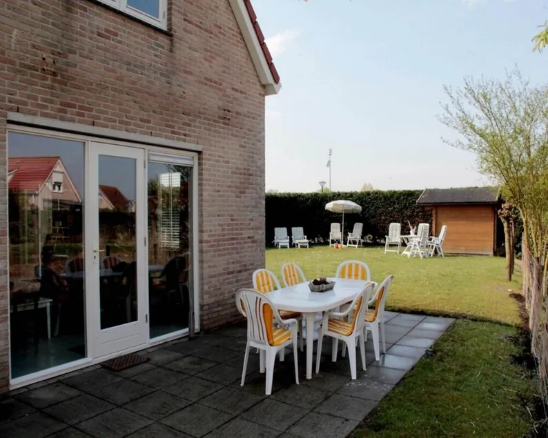Appealing bungalow with garden - Image 1