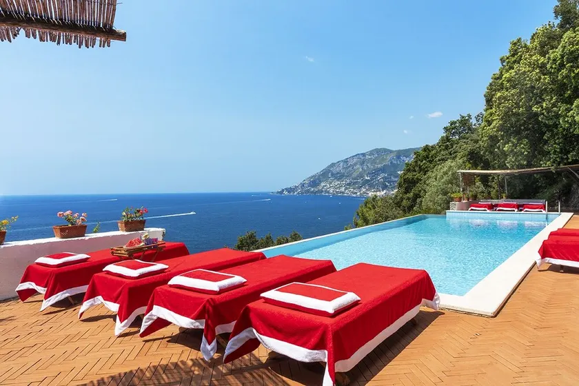 ViIEWS, Position & Erreichbarkeit. SEPTEMBER BEHEIZTER Marinepool, privat zum Meer. - Image 1