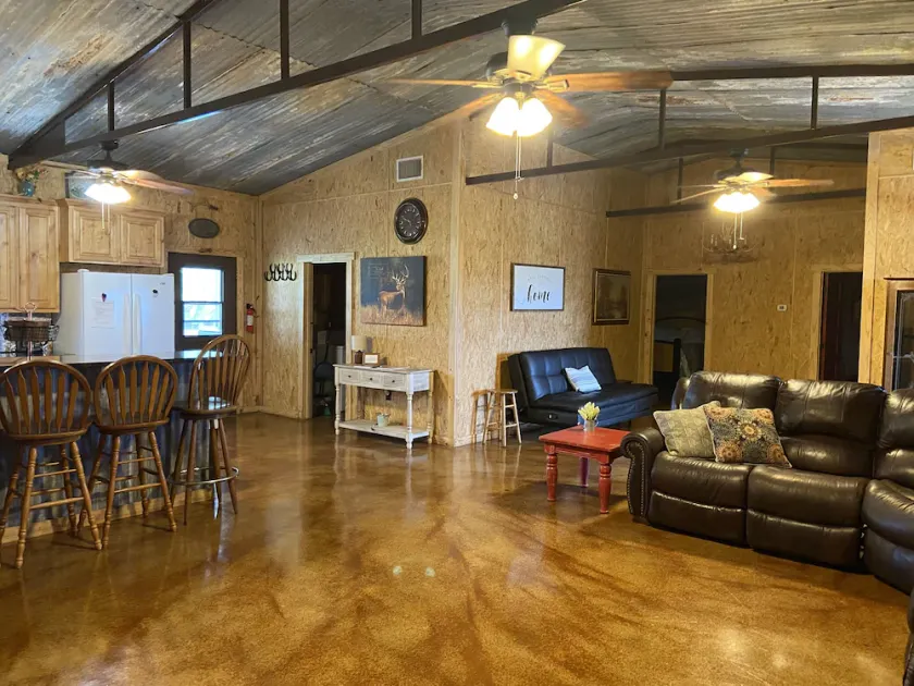 Hoegger’s Rustic Retreat is in the country with lots of wildlife & room to roam! - Image 1