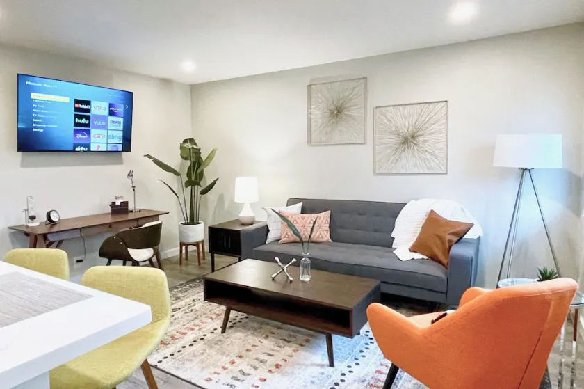 Walk Downtown • Work Here + Desk + Fast WiFi • King Bed • Remodeled Kitchen - Image 1