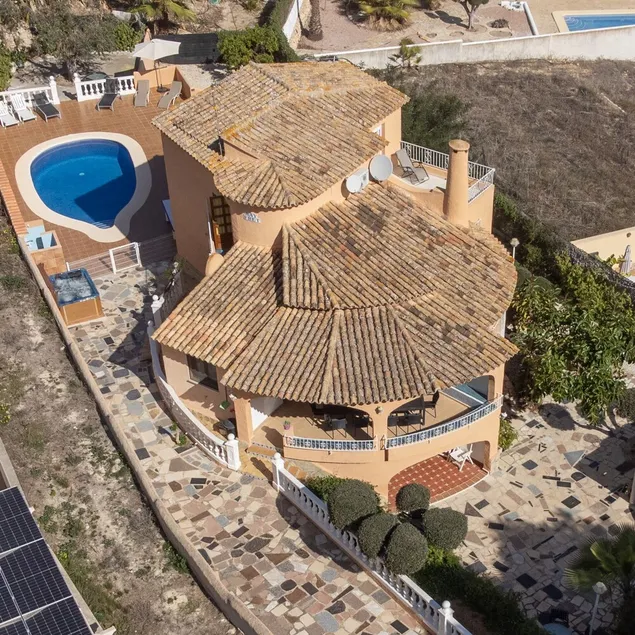 Villa mit 2 Häusern zusammen auf der gleichen Parzelle 300m vom Strand entfernt - Image 1