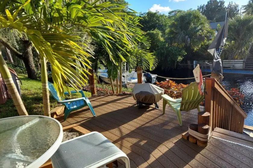 Beautiful Waterfront Hideaway Gem on Bessy Creek w/ Swim Spa, Tiki Bar Boat Lift - Image 1