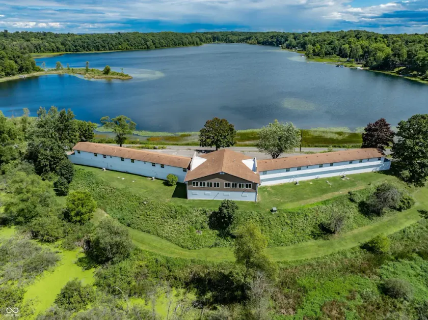 Fox Lakeview Lodge - Angola - Image 1