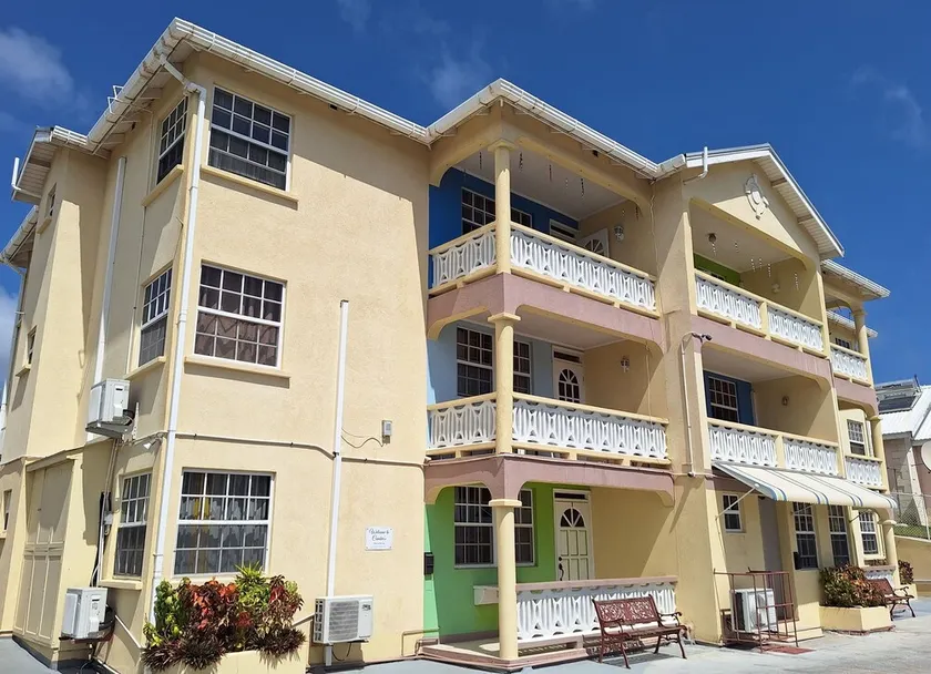 Cumber's Tropical Apartments - Image 1
