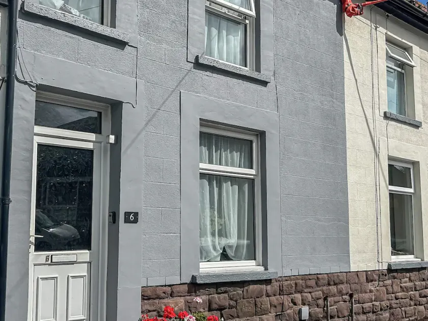 3 bedroom accommodation in Abergavenny - Image 1