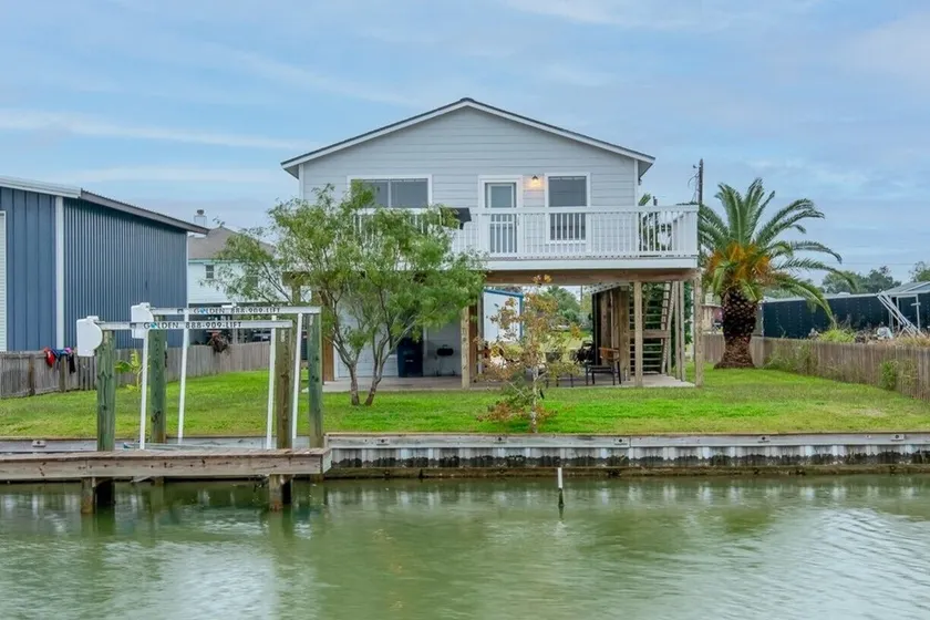 Waterfront Beach House - Image 1