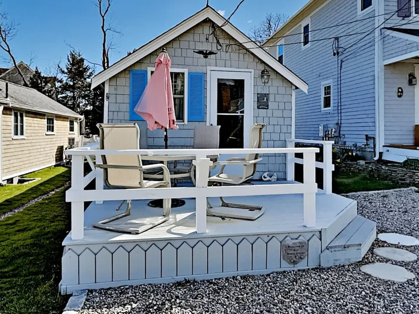 Popponesset-Beach Cottage, 2 bedrooms, 1.5 baths, Sleeps 4, outdoor shower - Image 1