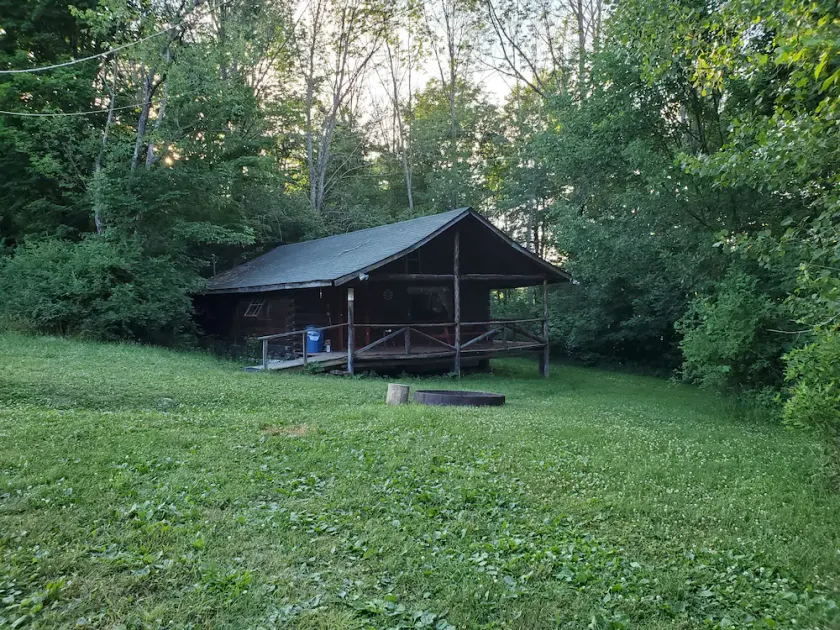 Cabane en bois rond exclusive au bord d'un lac bien approvisionné - Image 1