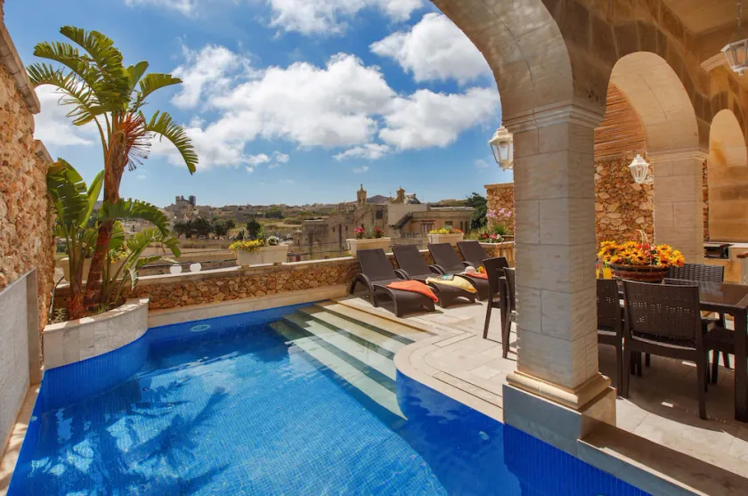 Private Villa with Indoor Heated Jacuzzi - Image 1