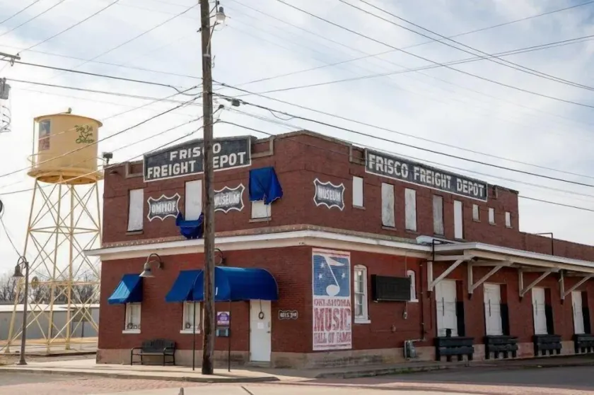 Budget-friendly Accommodation at Knights Inn Muskogee! 2 Convenient Units - Image 1
