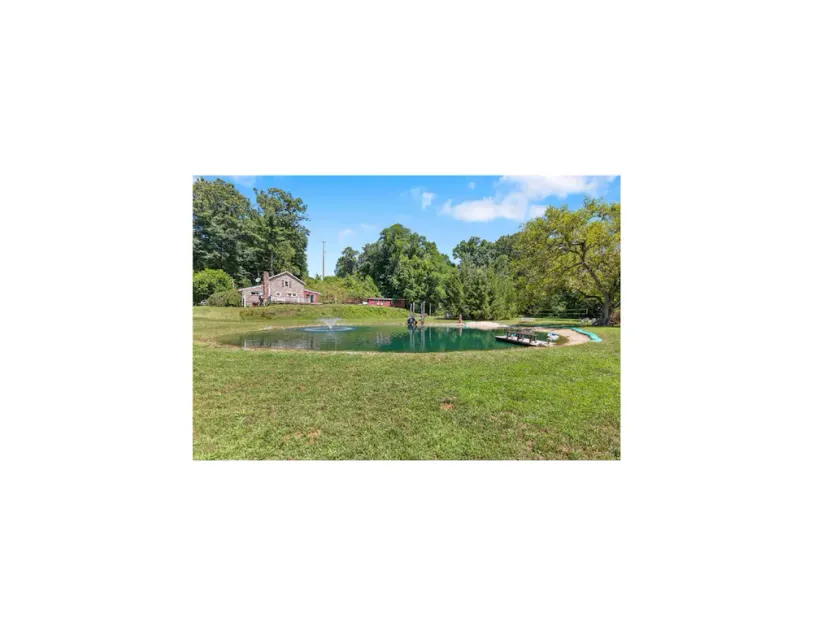 Charming cottage overlooking pond and meadows - Image 1