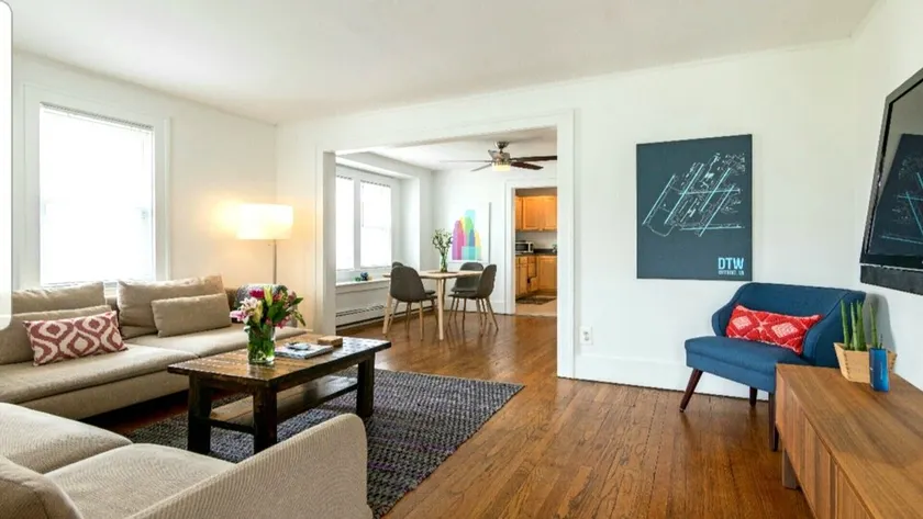 Mid-Century Modern Home dans le centre-ville de Royal Oak! - Image 1