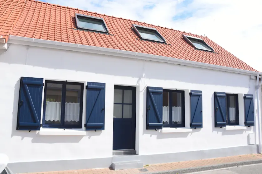 BEACH HOUSE - Image 1