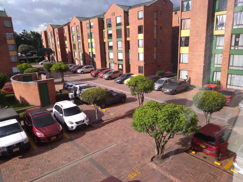 APARTMENT WITH 24 HOUR SECURITY - Image 1