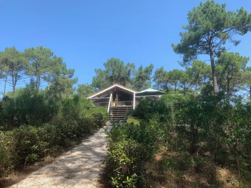La Jenny Fauvette Comfort Chalet med udsigt over poolen i Naturiste Village - Image 1