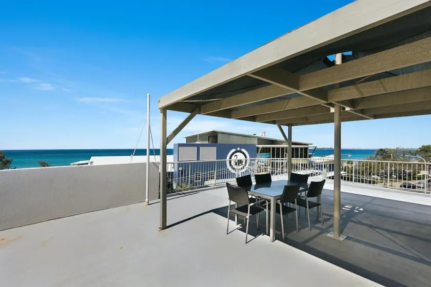 Surfcomber 2 Bedroom Rooftop Apartment - Image 1