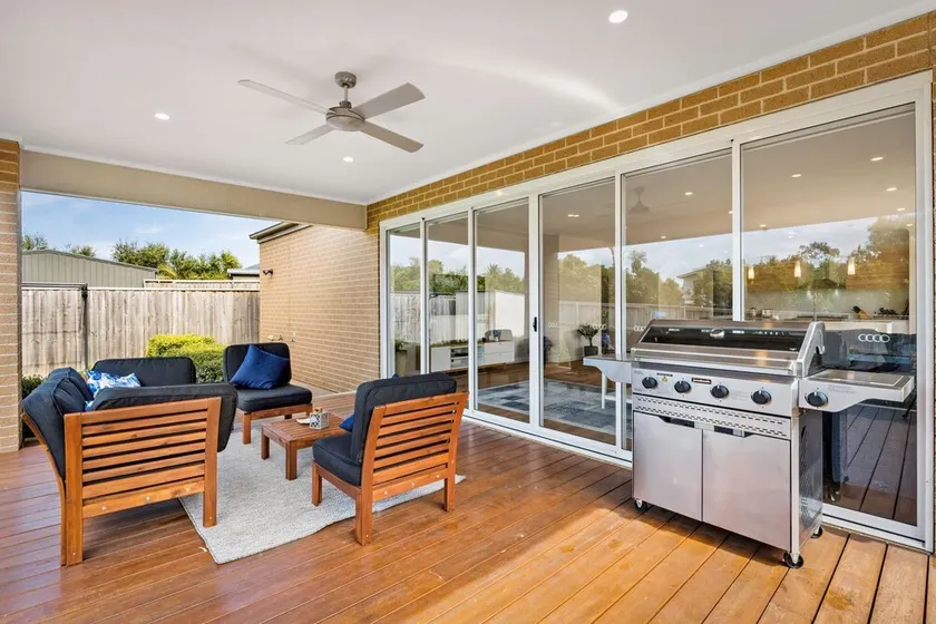 Four bedroom luxury modern home, walk to beach, free WIFI - Image 1