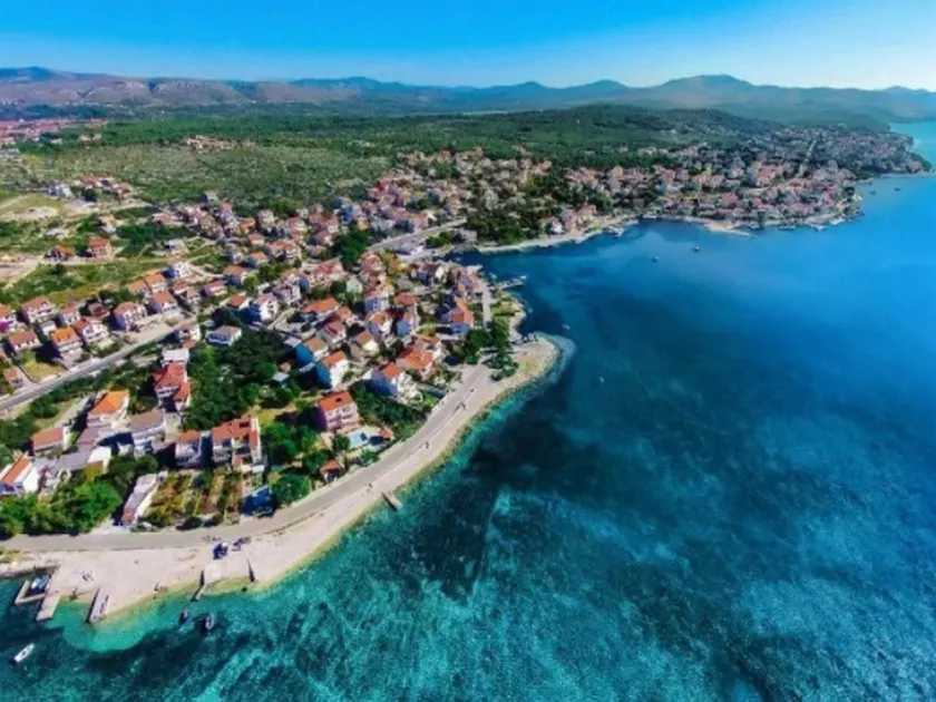 One Bedroom Apartment With sea View - Image 1