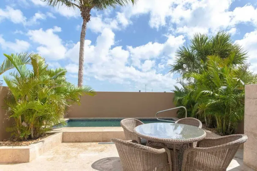 2 BR townhouse, partial ocean view, Eagle Beach, Levent Resort, private pool - Image 1