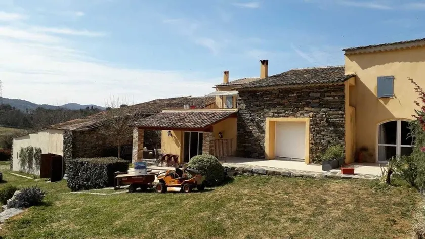 18th renovated farm in the Var in the heart of nature - Image 1