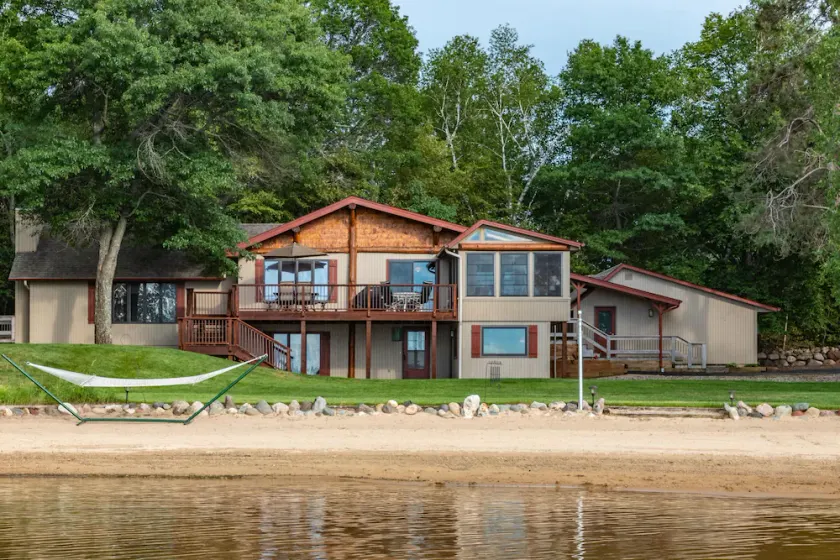 Horseshoe Lake Home with Sandy Shores & Stunning Sunsets with 200 feet shoreline - Image 1