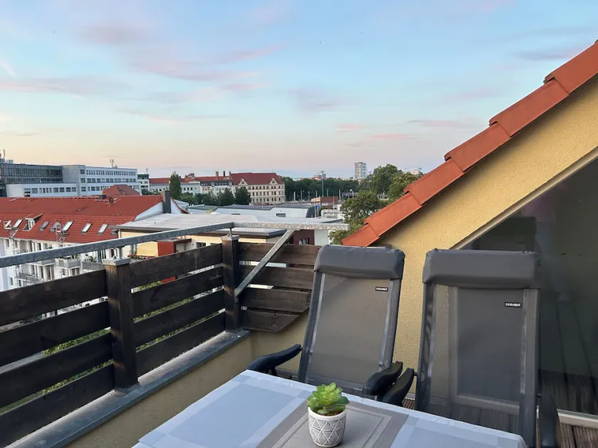 Elegante apartamento de 3 quartos no último andar com terraço no centro de Magdeburg - Image 1