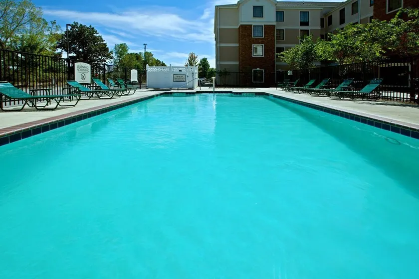 Studio | Free Breakfast + Outdoor Pool - Image 1