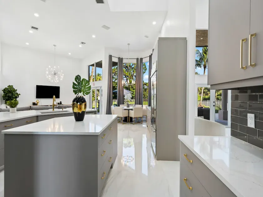 Luxurious 6-Bedroom Villa with Pool & Games - Image 1