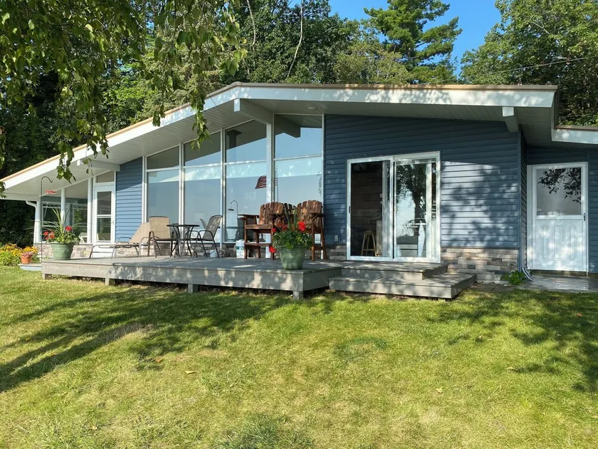 Cozy Cottage with private beach front on Lake Huron- short drive to Tawas City! - Image 1