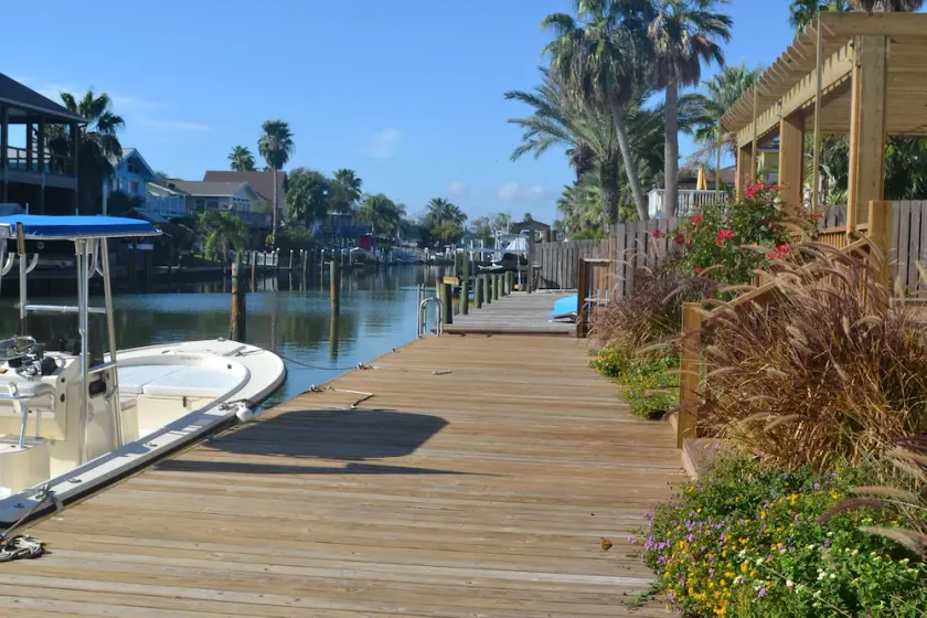 CHARMANT CLÉ ALLEGRO WATERFRONT HOME, QUAI DE BATEAU, PONT, KAYAKS, PADDLE BOARDS! - Image 1