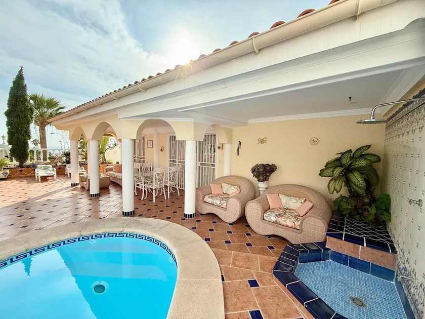 Villa Violetta proche plage avec piscine, jardin, climatisation et Wi-Fi - Image 1