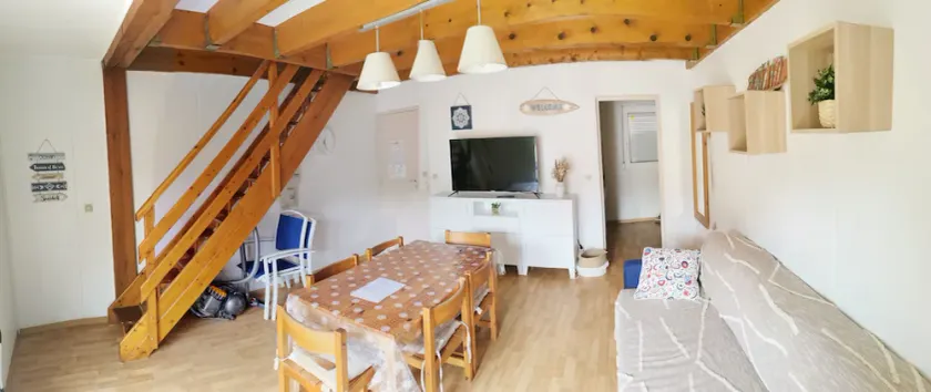 Schöne Ferienwohnung mit Pool und Terrasse | Seeblick | Strand in der Nähe | Haustiere sind willkommen - Image 1