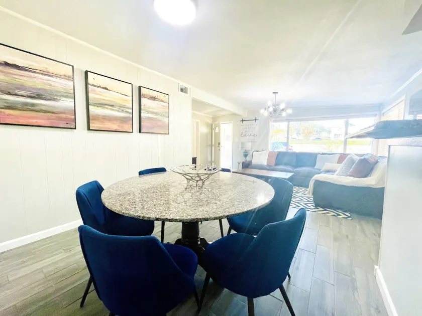 Ideal Beautiful Vacation Rental for Fans- WALK to AT&T Stadium.  Park 4 cars - Image 1