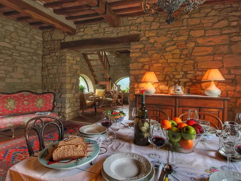 Farmhouse in Umbertide near Lake Trasimeno - Image 1