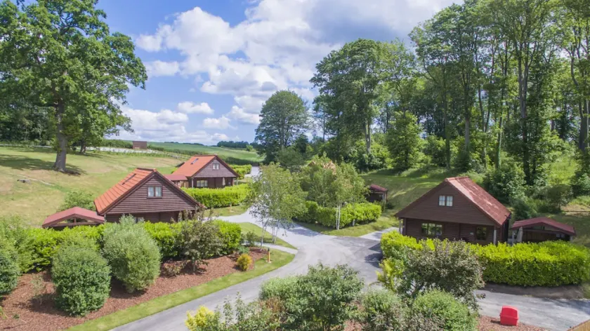 Woodpecker Lodge | sleeps 4 - Hot Tub, Dog Free - 4* Gold Award - Image 1