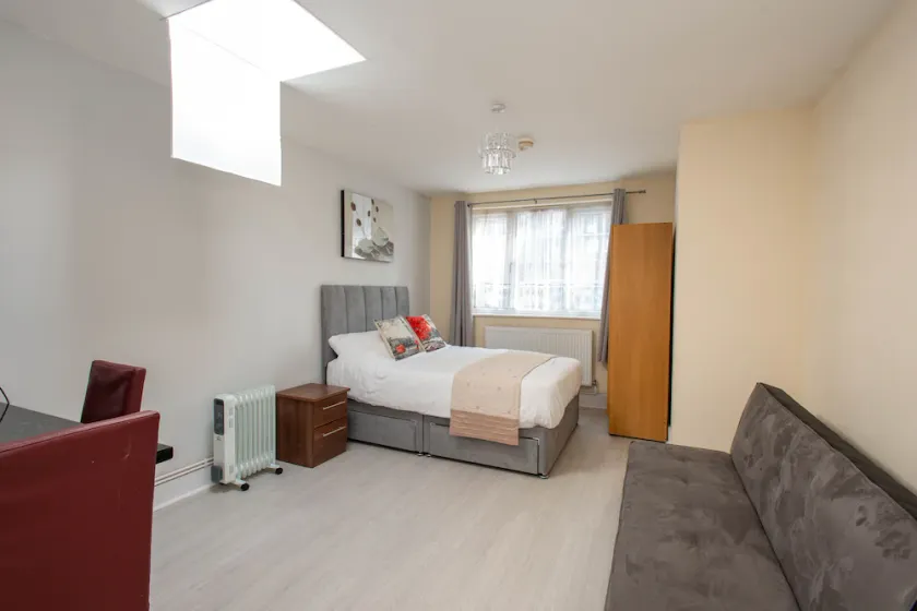 NEWLY REFURBISHED Studio, 20 mins to London Bridge - Image 1
