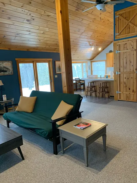 Ferienhausvermietung am Paradise Lake. 2. 5 Morgen mit 275 ft Lakefront & 50 ft Dock - Image 1