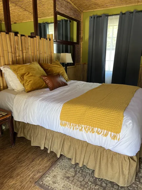 The Huisache Room - The Ranch House Motel - Image 1